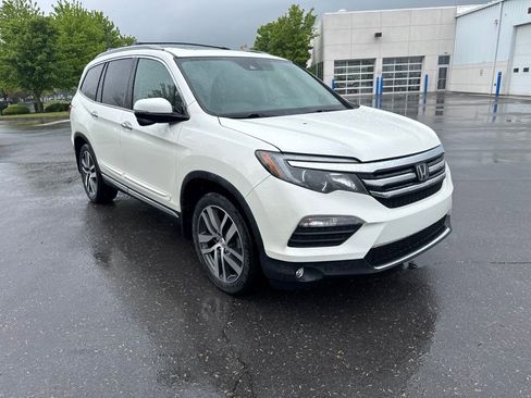 Used 2017 Honda Pilot Touring image 1