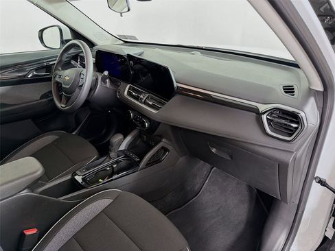 Used 2025 Chevrolet TrailBlazer LT w/ Driver Confidence Package image 26