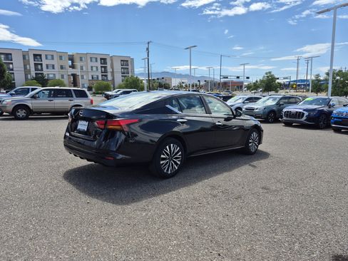 Used 2024 Nissan Altima 2.5 SV FWD image 5