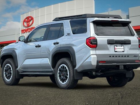 Certified 2025 Toyota 4Runner TRD Off-Road image 5
