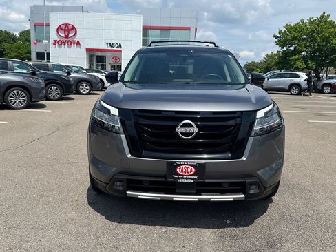 Used 2023 Nissan Pathfinder SL w/ SL Premium Package AWD/4WD image 2