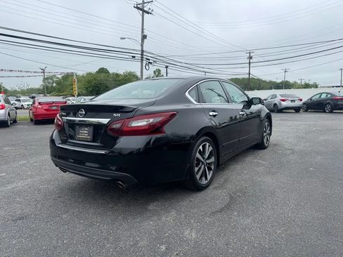 Used 2017 Nissan Altima 2.5 SR w/ LED Appearance Package image 3