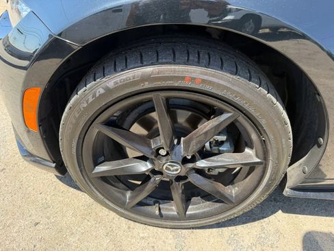 Used 2021 MAZDA MX-5 Miata Club w/ Appearance Package RWD image 38