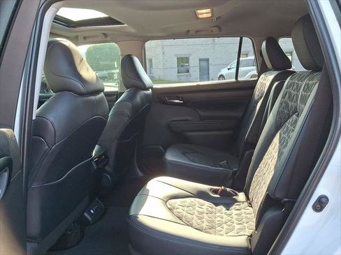 Certified 2025 Toyota Highlander XLE AWD/4WD image 21