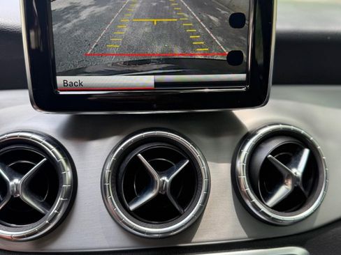 Used 2014 Mercedes-Benz CLA 250 image 17
