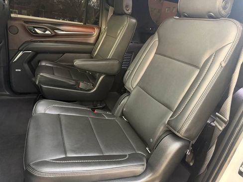 Used 2021 GMC Yukon XL Denali w/ Denali Premium Package AWD/4WD image 5