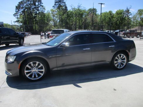 Used 2018 Chrysler 300 Limited w/ Safetytec Plus Group image 21