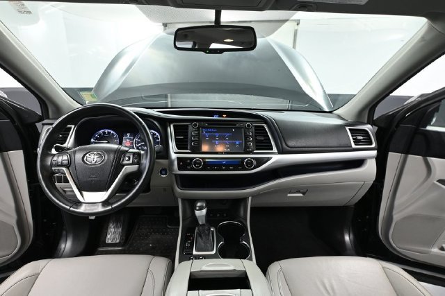 Used 2015 Toyota Highlander XLE AWD/4WD image 19