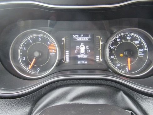 Used 2019 Jeep Cherokee Latitude w/ Popular Appearance Group image 12