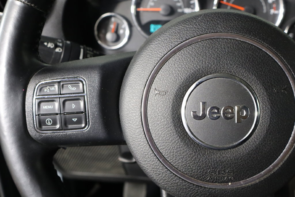Used 2014 Jeep Wrangler Sport w/ Connectivity Group AWD/4WD image 8