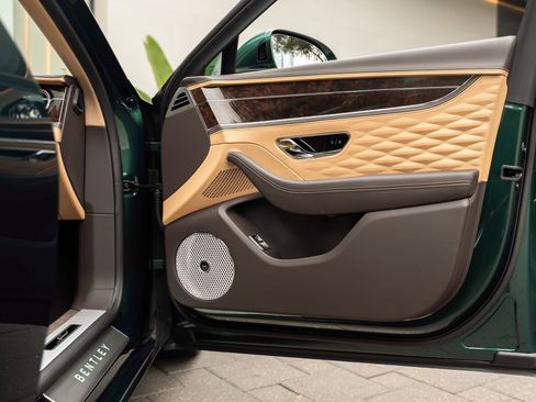 Used 2023 Bentley Flying Spur W12 image 57