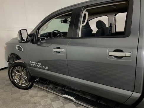 Used 2018 Nissan Titan SV w/ SV Convenience Package image 36