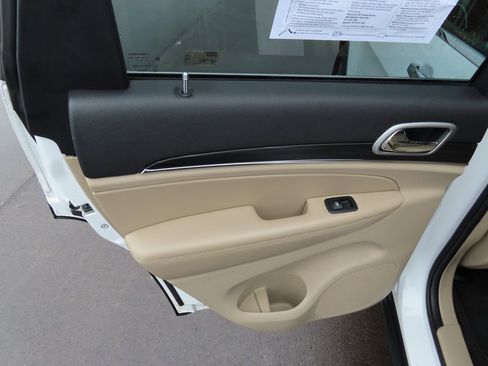 Certified 2019 Jeep Grand Cherokee Limited w/ Trailer Tow Group IV image 30