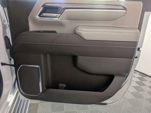 Certified 2024 Chevrolet Silverado 2500 LTZ w/ LTZ Convenience Package image 33