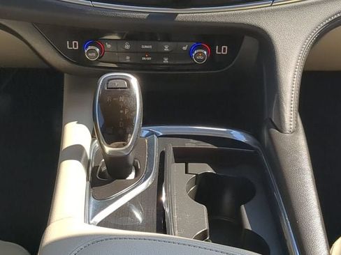 Used 2020 Buick Enclave Essence AWD/4WD image 18