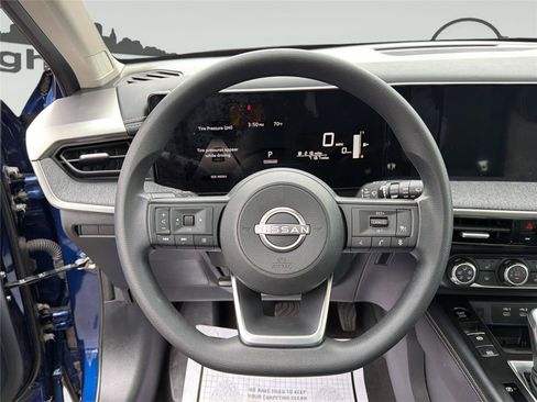 Used 2023 Nissan Kicks S FWD image 13