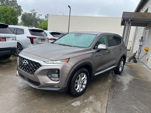 Used 2019 Hyundai Santa Fe SEL FWD image 3