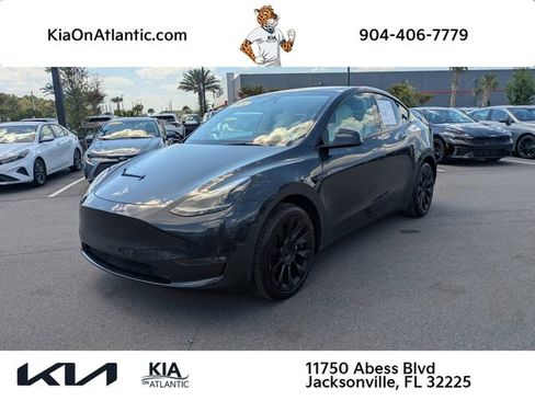 Used 2024 Tesla Model Y Long Range AWD/4WD image 1