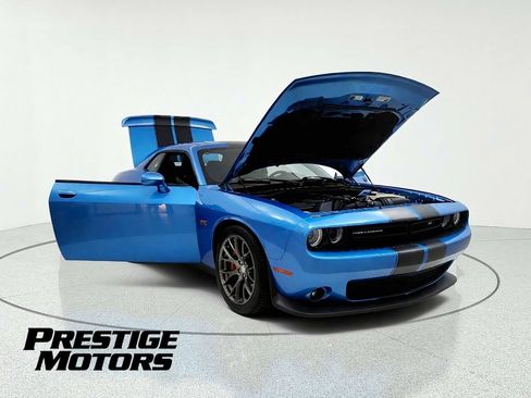 Used 2016 Dodge Challenger SRT RWD image 11