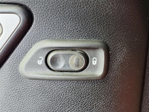 Used 2013 Jeep Wrangler Unlimited Sahara w/ Connectivity Group AWD/4WD image 12