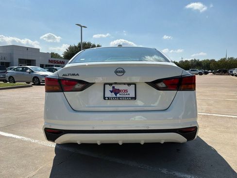 Used 2025 Nissan Altima 2.5 SV FWD image 7