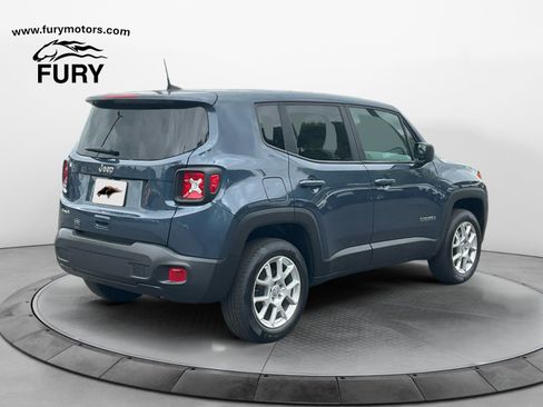 Used 2023 Jeep Renegade Latitude AWD/4WD image 3