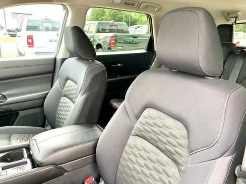 Used 2022 Nissan Pathfinder SV FWD image 12