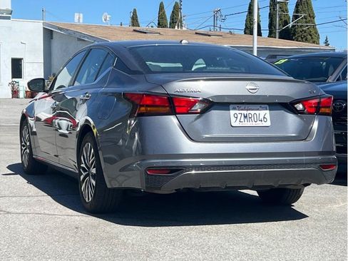 Used 2024 Nissan Altima 2.5 SV FWD image 2