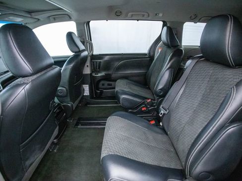 Used 2017 Toyota Sienna SE w/ SE Preferred Package image 22