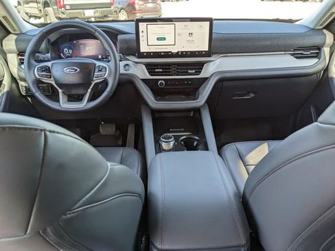 Used 2025 Ford Explorer Active w/ Active Comfort Package image 15