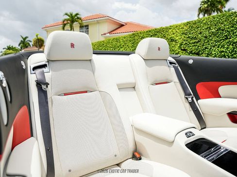 Used 2019 Rolls-Royce Dawn RWD image 33