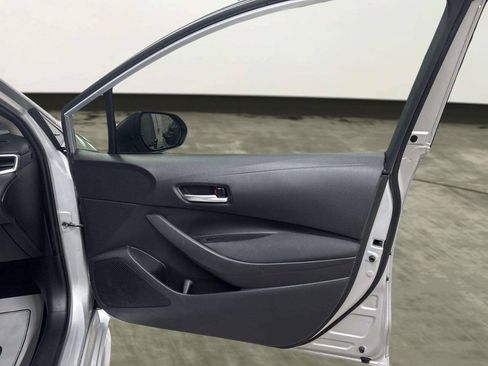 Used 2021 Toyota Corolla LE FWD image 18
