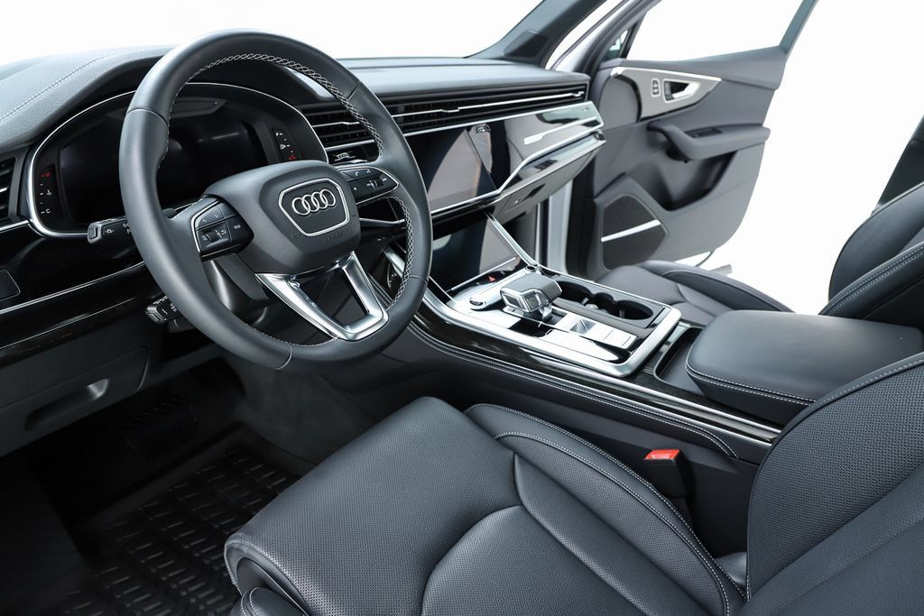 Used 2025 Audi Q7 3.0T Prestige w/ Prestige Package AWD/4WD image 43