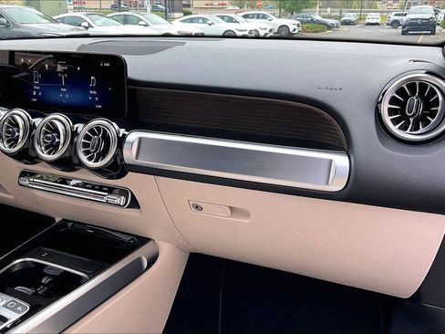 Used 2026 Mercedes-Benz GLB 250 4MATIC image 16