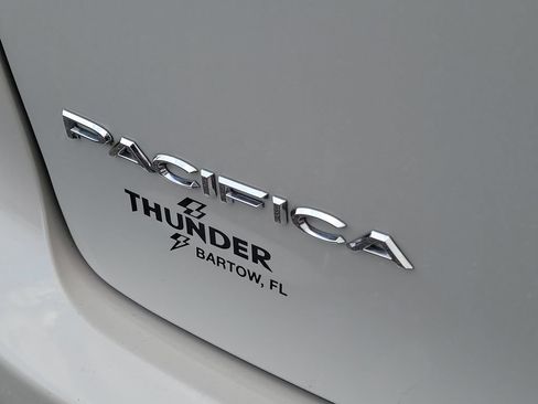 Certified 2017 Chrysler Pacifica Touring Plus w/ Security Group FWD image 7