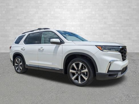 Used 2023 Honda Pilot Touring image 1