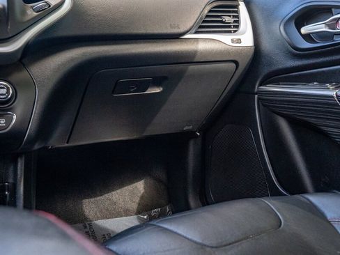 Used 2015 Jeep Cherokee Trailhawk w/ Comfort/Convenience Group image 31