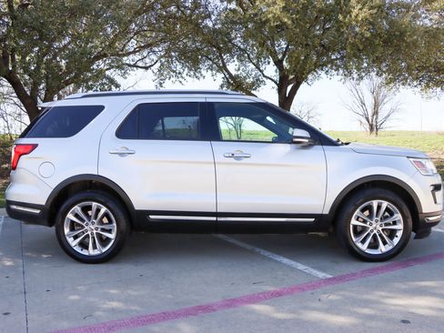 Used 2019 Ford Explorer Limited FWD image 8