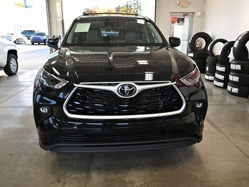 Used 2023 Toyota Highlander XLE image 2