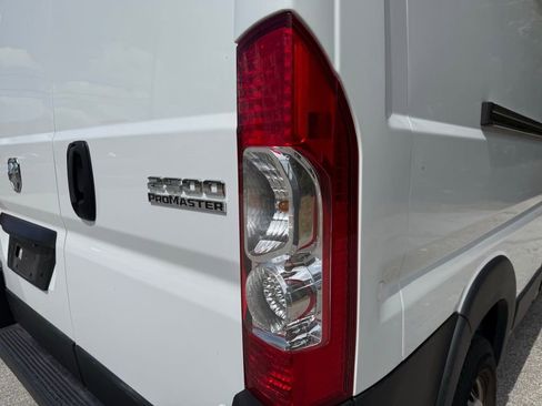 Used 2025 RAM ProMaster 2500 w/ Convenience Group FWD image 9