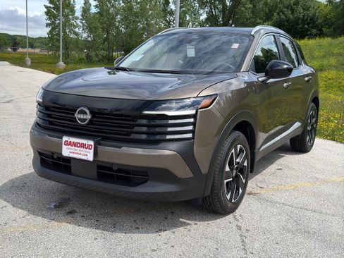 New 2026 Nissan Kicks SV w/ SV Premium Package AWD/4WD image 2