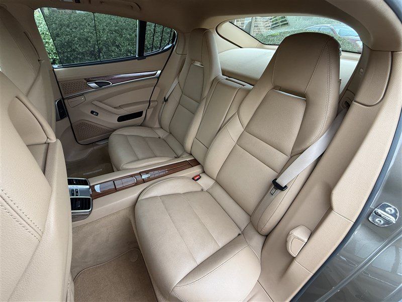 Used 2011 Porsche Panamera RWD image 8