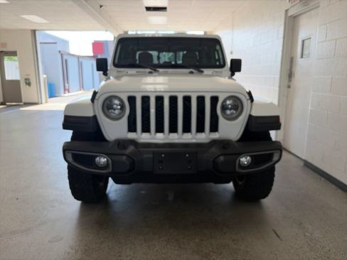 Used 2020 Jeep Gladiator Overland w/ Popular Equipment Package AWD/4WD image 3