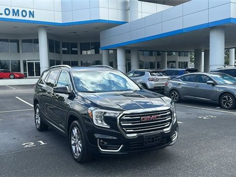 Used 2024 GMC Terrain SLT image 1