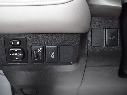Used 2017 Toyota RAV4 Limited FWD image 17