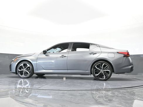 Used 2024 Nissan Altima 2.5 SR FWD image 53