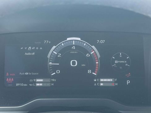 Used 2025 Toyota Tundra Limited AWD/4WD image 26