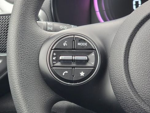 Used 2025 Kia Soul LX image 17