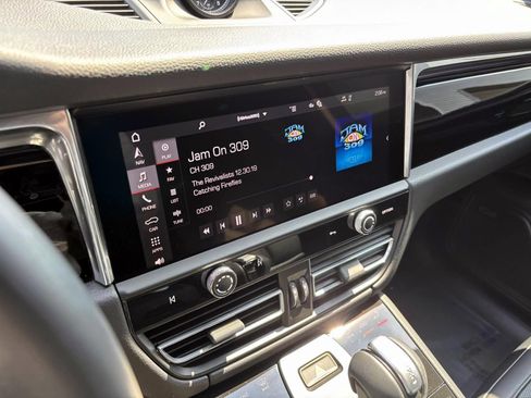 Certified 2026 Porsche Macan AWD/4WD image 31