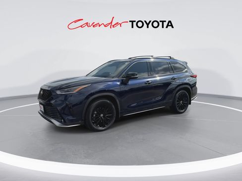 Used 2023 Toyota Highlander XSE FWD image 4